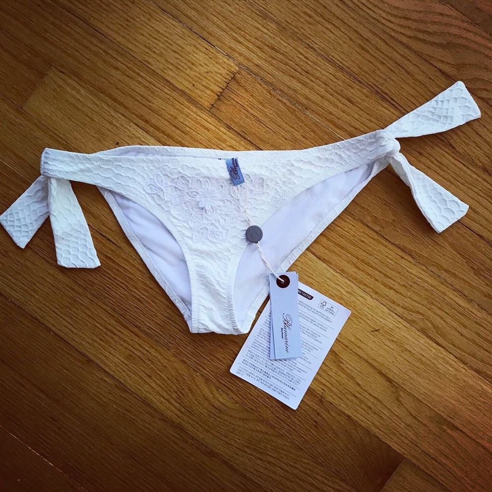 Blumarine creamy white lace bikini bottom NWT
